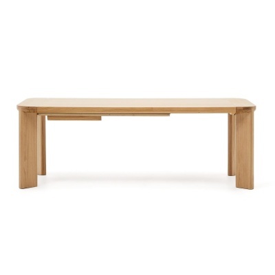 Mesa de madeira clara com tampo rectangular e quatro pernas