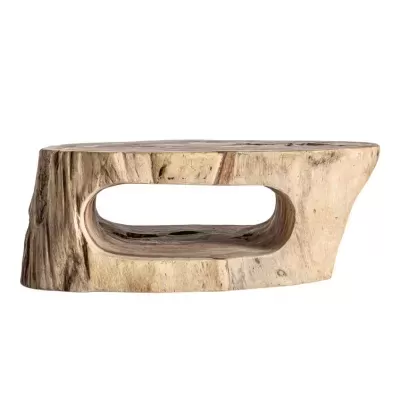 Mesa baixa de madeira natural com furo oval no meio
