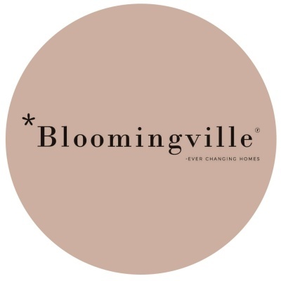 Logótipo Bloomingville texto preto sobre círculo cor de rosa claro