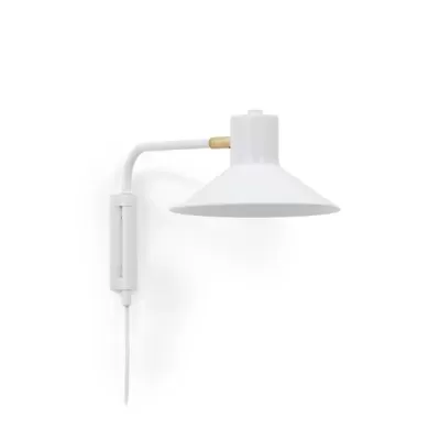 Candeeiro de parede branco com design moderno e interruptor visível