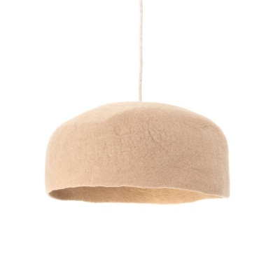 Candeeiro suspenso oval em feltro bege com cordão branco