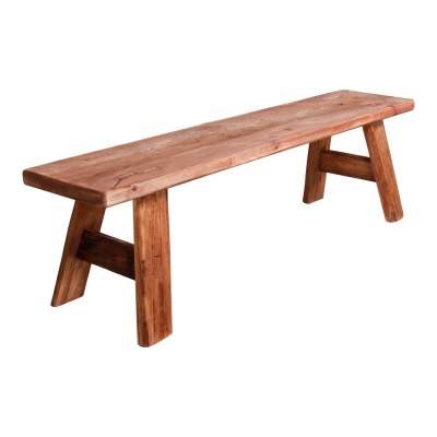 Banco de madeira robusto com pernas inclinadas e acabamento natural