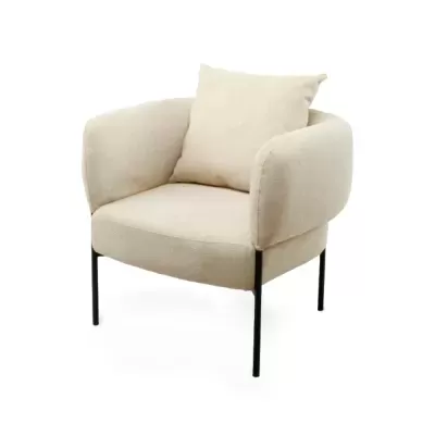 Poltrona bege com almofada e pernas pretas