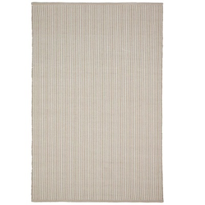 Tapete retangular beige com padrão listrado texturizado