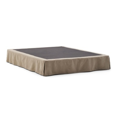 Base para cama castanha clara com superfície preta em fundo branco