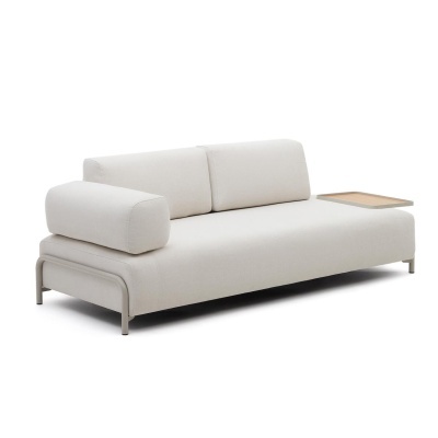 Sofá branco moderno com estrutura metálica cinzenta e mesa amovível de madeira