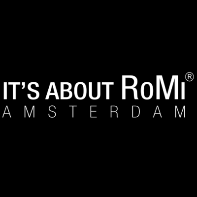 Logotipo IT'S ABOUT RoMi AMSTERDAM sobre fundo preto