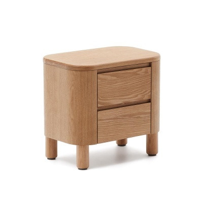 Mesa de cabeceira de madeira clara com dois gavetões e pés cilíndricos