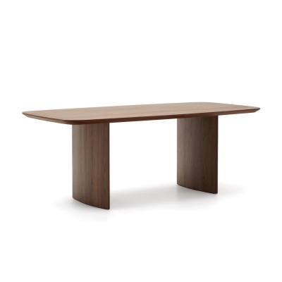 Mesa de jantar em madeira castanha com tampo liso e duas pernas largas