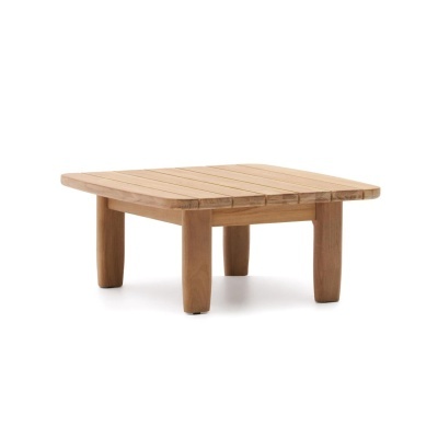 Mesa quadrada baixa de madeira clara com tampo por ripas