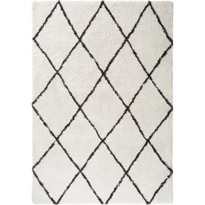 Tapete branco com padrão de losangos pretos