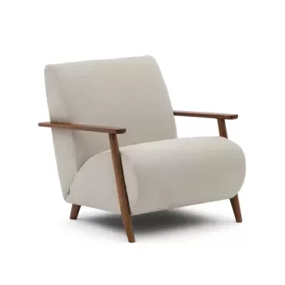 Poltrona cinza claro com estrutura de madeira