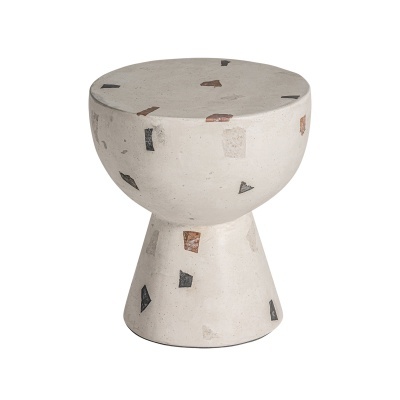 Banco ou mesa de apoio em betão com inserções coloridas