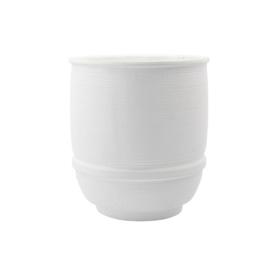 Vaso de cerâmica branco com textura fina e formato cilíndrico