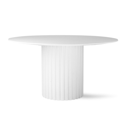 Mesa redonda branca com base cilíndrica estriada