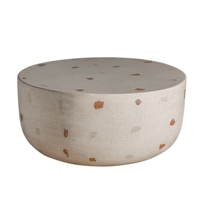 Mesa de centro redonda em terrazzo com manchas castanhas e bege