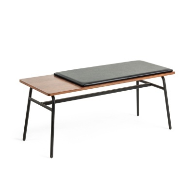 Banco de madeira com assento almofadado preto e pernas de metal preto