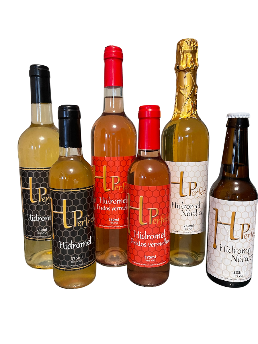 Seis garrafas de hidromel e uma de cerveja LPerfect com rótulos coloridos e padrão hexagonal.