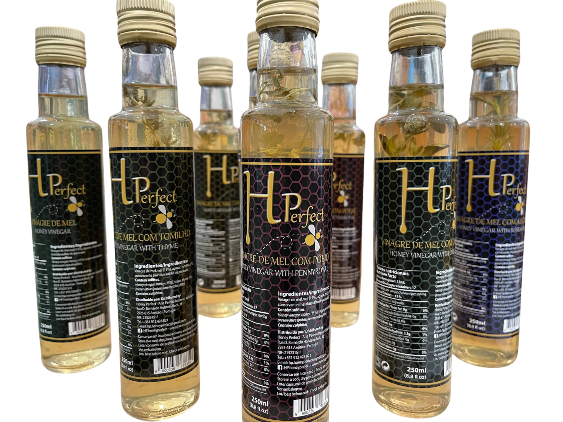 Garrafas de vidro com líquido dourado e rótulos pretos, tampas douradas