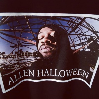 Camisola preta com estampa de homem e texto ALLEN HALLOWEEN