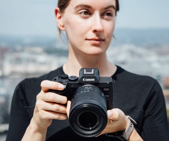 Canon Câmara Dig. EOS R8 Mark II V5 + RF24-105 F4-7.1 IS STM
