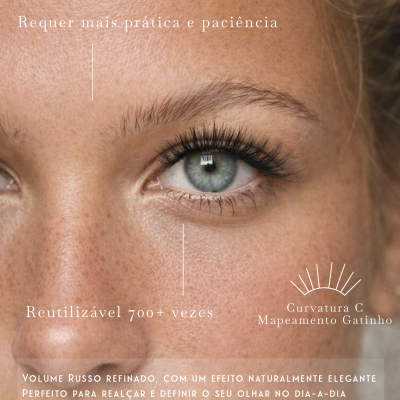 Close-up de olho feminino com pestanas postiças e texto promocional em fundo da pele.