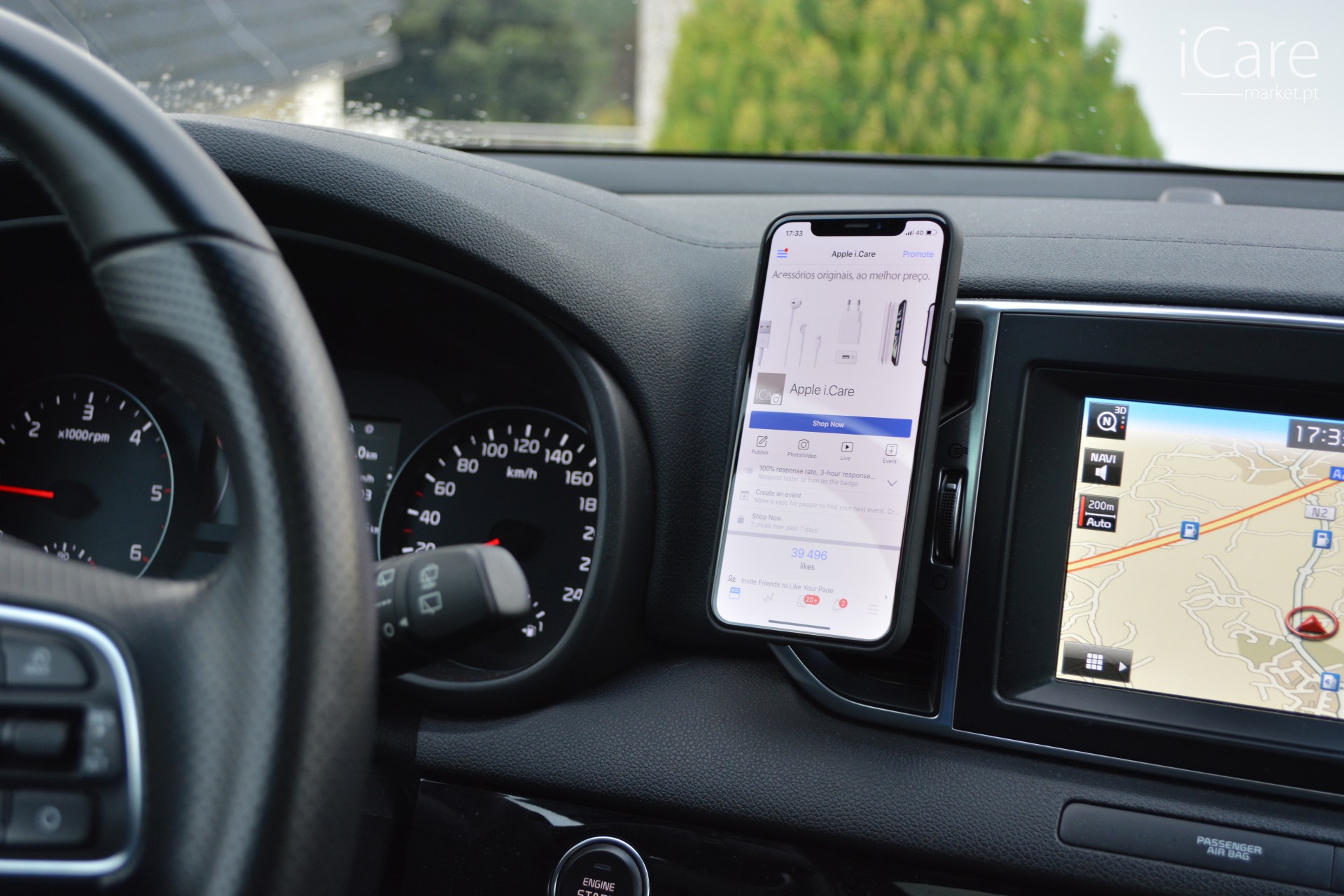 Suporte Magnético 360º Force Plus Wozinsky para automóvel Smartphone montado no suporte do tablier de carro preto com ecrã de navegação