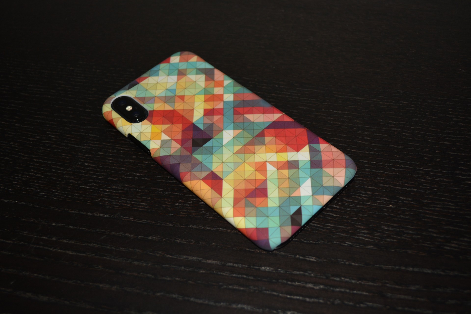 Capa Padrão Ultra-Fina Rígida P5178 para iPhone SE Capa de telemóvel com padrão geométrico colorido