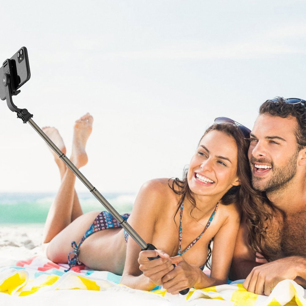Selfie Stick + Tripod com comando (amovível) HD+ Wozinsky Casal na praia a tirar selfie com selfie stick e telemóvel