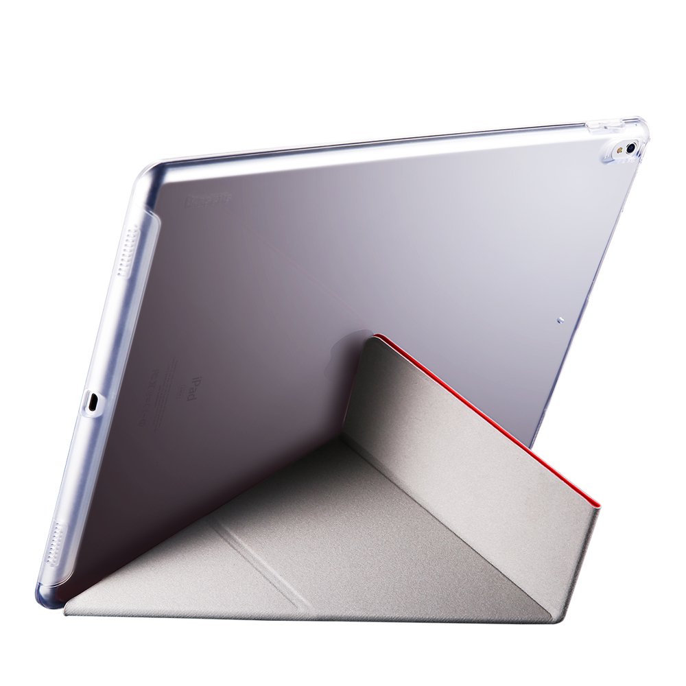 Tablet prateado com capa cinzenta dobrada em suporte triangular, fundo branco