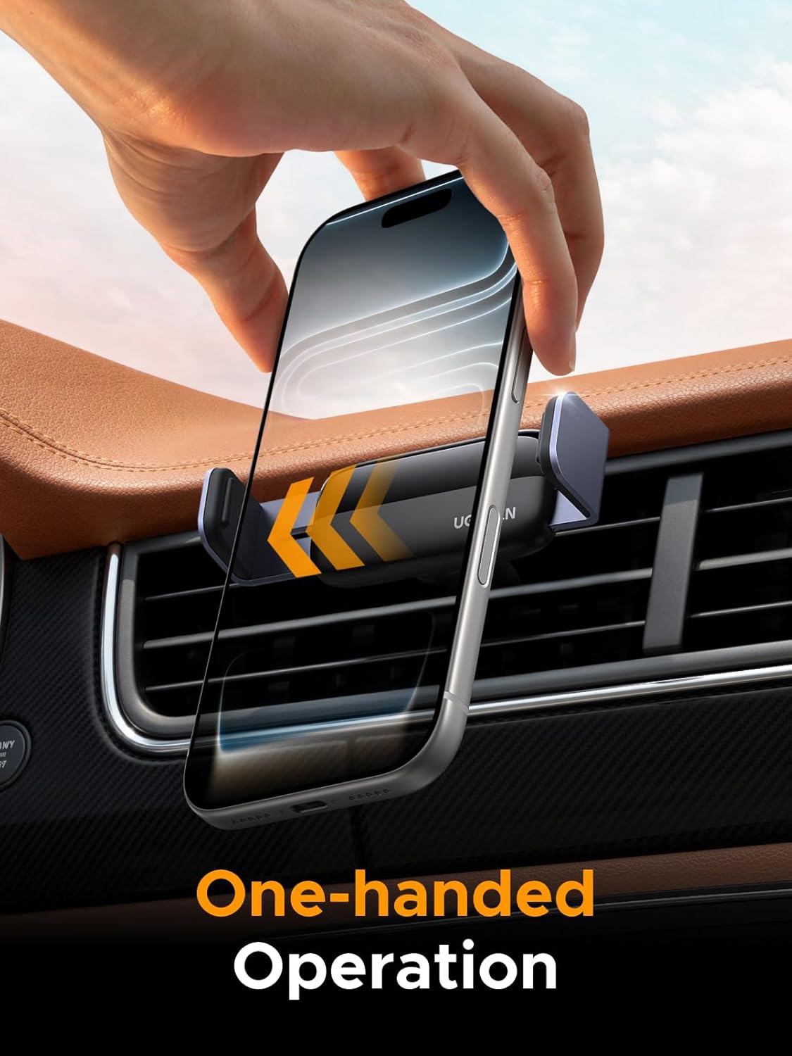 Suporte Ugreen Air Vent Mini 360º para automóvel Suporte de telemóvel para carro com telemóvel sendo colocado por uma mão