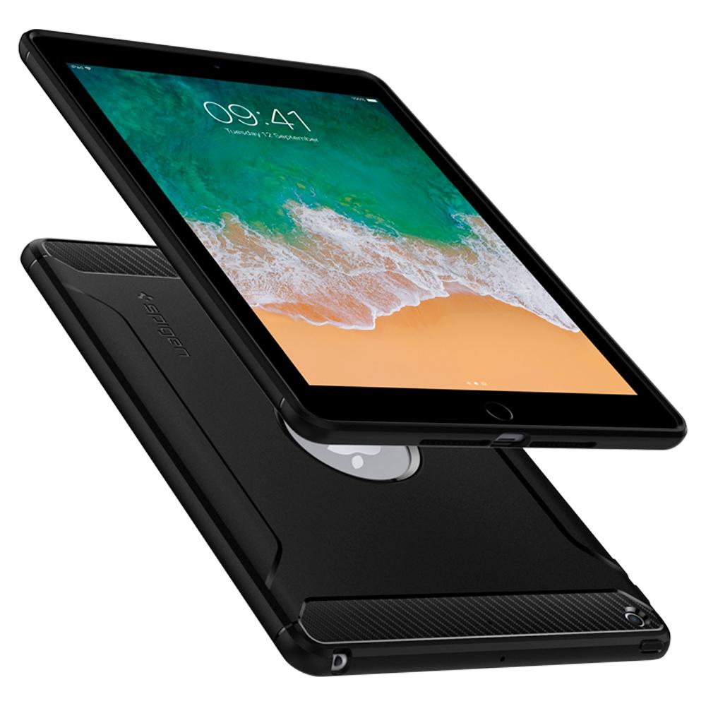 Capa Spigen Rugged Armor para iPad 9.7" Tablet preto com capa protetora negra e ecrã mostrando imagem do mar e areia