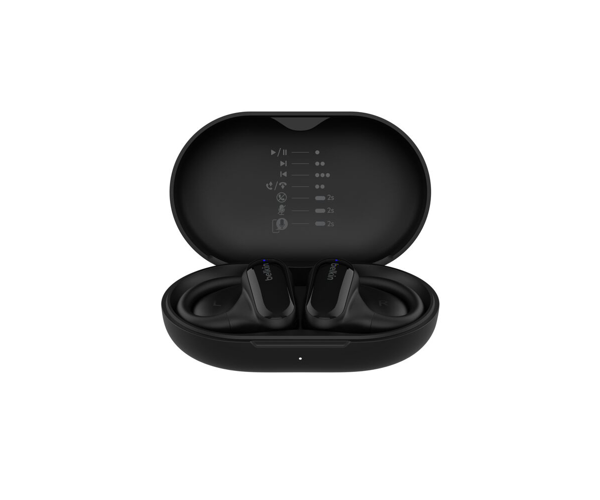 Auriculares Belkin SoundForm ClearFit - Preto Auscultadores sem fios Belkin pretos na caixa de carregamento preta com texto e símbolos na tampa