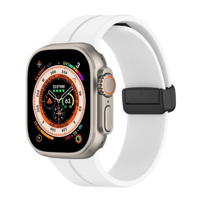 Relógio inteligente prateado com bracelete branca e mostrador digital colorido