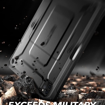 Capa protetora preta para smartphone com selo de proteção militar