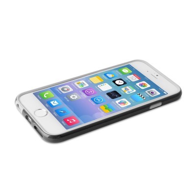 Smartphone branco com capa preta a mostrar ecrã com várias aplicações coloridas