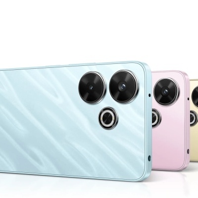 Quatro telemóveis Redmi de várias cores alinhados na horizontal, mostrando a traseira com câmaras circulares.