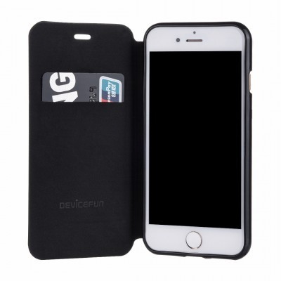 Capa protetora preta para telemóvel branco com compartimento para cartão