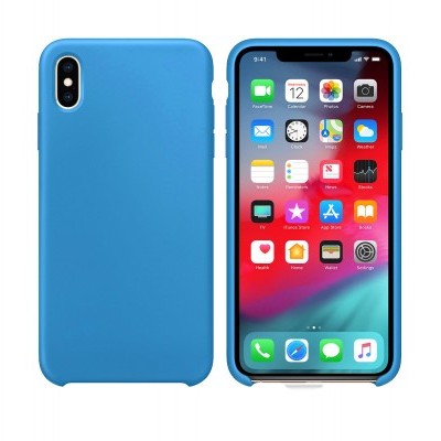 Smartphone iPhone com capa azul e tela ligada