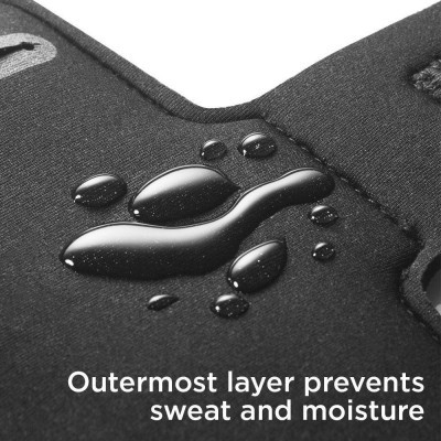 Peça têxtil preta com gotas de água e texto sobre prevenção de suor