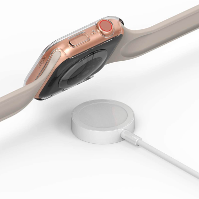 Relógio inteligente ouro rosa com pulseira bege e carregador branco