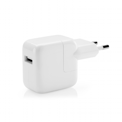 Carregador USB branco com ficha europeia