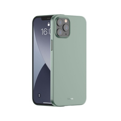 Smartphone com capa verde claro e mostrador ligado