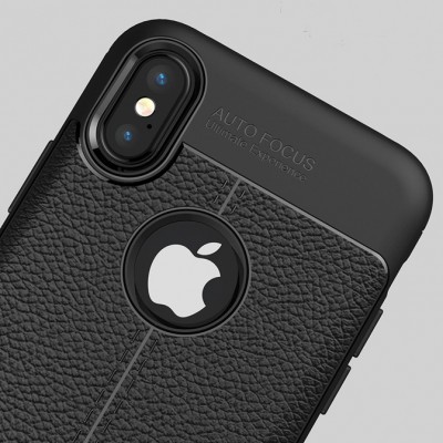 Capa preta para smartphone com textura de pele e texto AUTO FOCUS Ultimate Experience