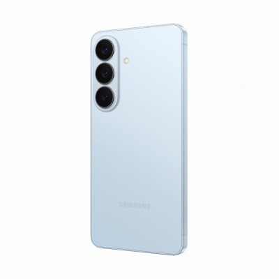 Smartphone Samsung azul com três câmaras alinhadas verticalmente