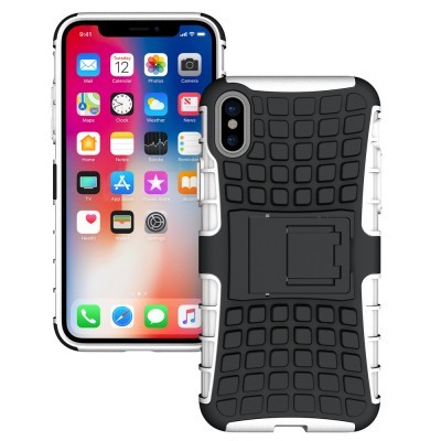 Smartphone com capa protetora preta e branca com suporte na parte traseira