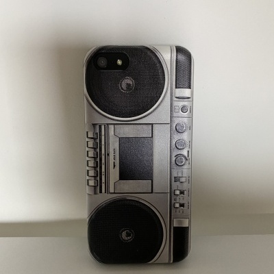 https://www.icare-market.pt/product/iphone-5-5s-se-capa-silicone-vintage-radio