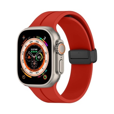 Relógio inteligente com bracelete vermelha e mostrador digital colorido