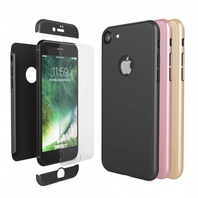 Três iPhones coloridos com capa preta e película protector de ecrã