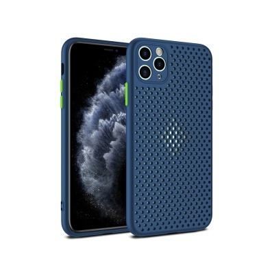 Capa azul com perfurações para smartphone e botões verdes